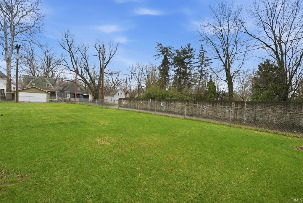 Photo of 402 Perry Avenue, Fort Wayne, IN 46808 (MLS # 202612598)