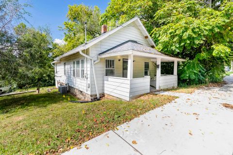 Photo of 201 N Adams Street, Bloomington, IN 47404 (MLS # 202546084)