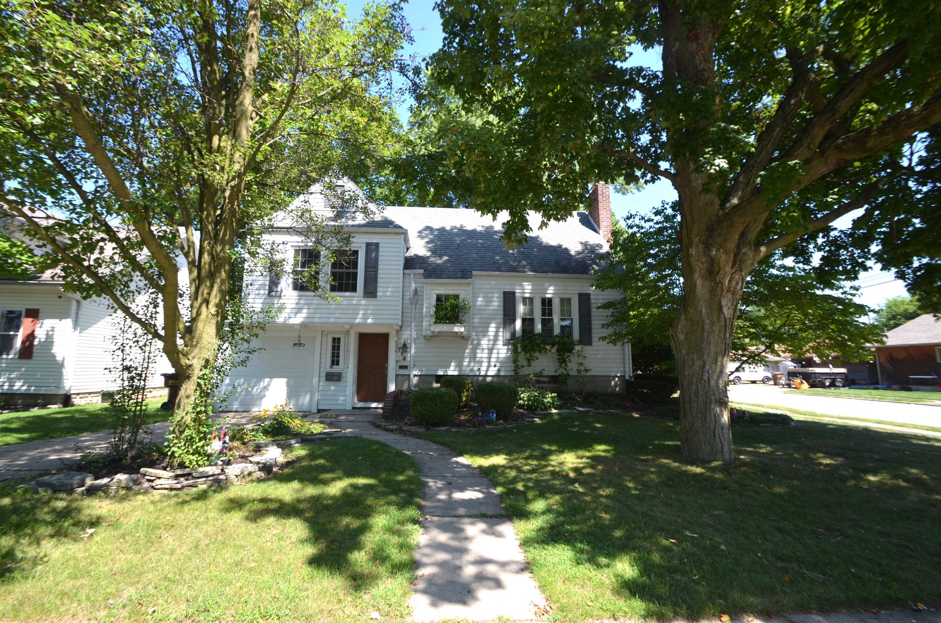 716 E 5th Street