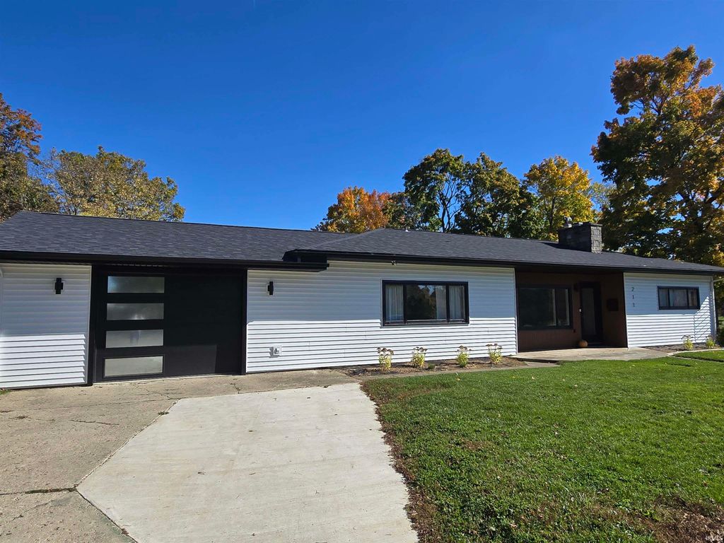 Photo of 211 Parker Avenue, Kendallville, IN 46755 (MLS # 202543445)