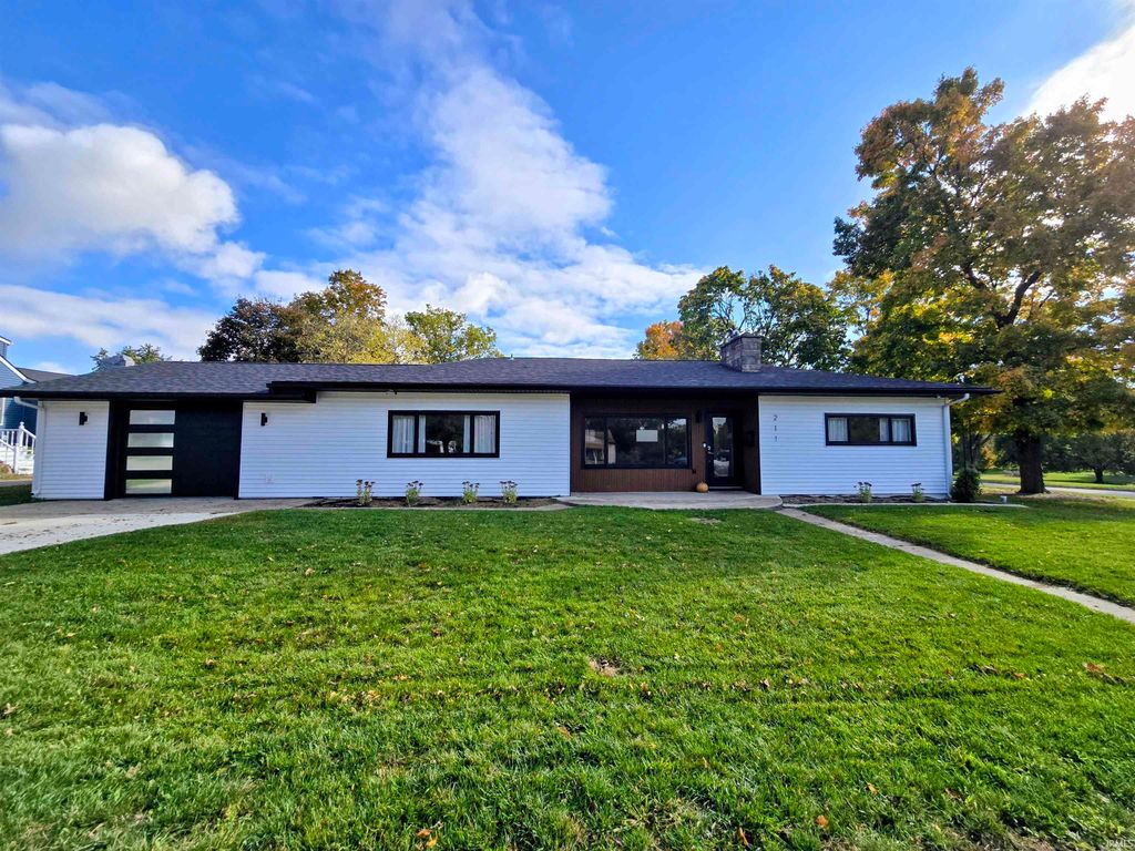 Photo of 211 Parker Ave. Street, Kendallville, IN 46755 (MLS # 202543445)