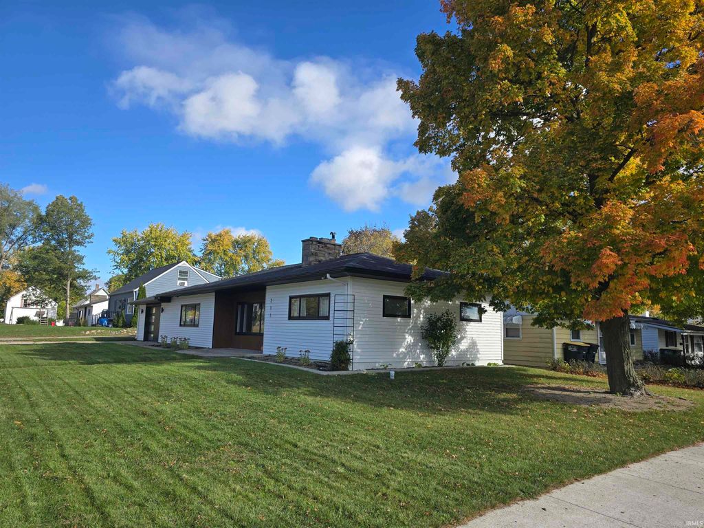 Photo of 211 Parker Ave. Street, Kendallville, IN 46755 (MLS # 202543445)