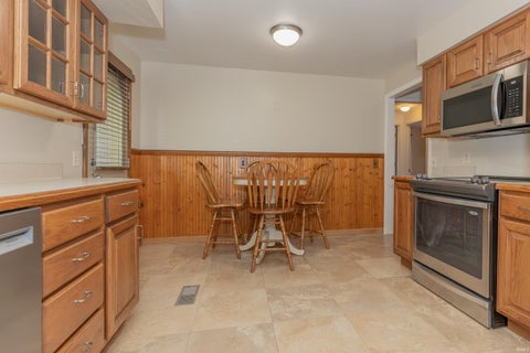 Tiny photo for 15220 Old State Road, Evansville, IN 47725 (MLS # 202643616)