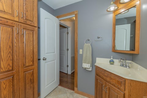 Tiny photo for 15220 Old State Road, Evansville, IN 47725 (MLS # 202643616)