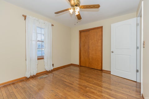 Tiny photo for 15220 Old State Road, Evansville, IN 47725 (MLS # 202643616)