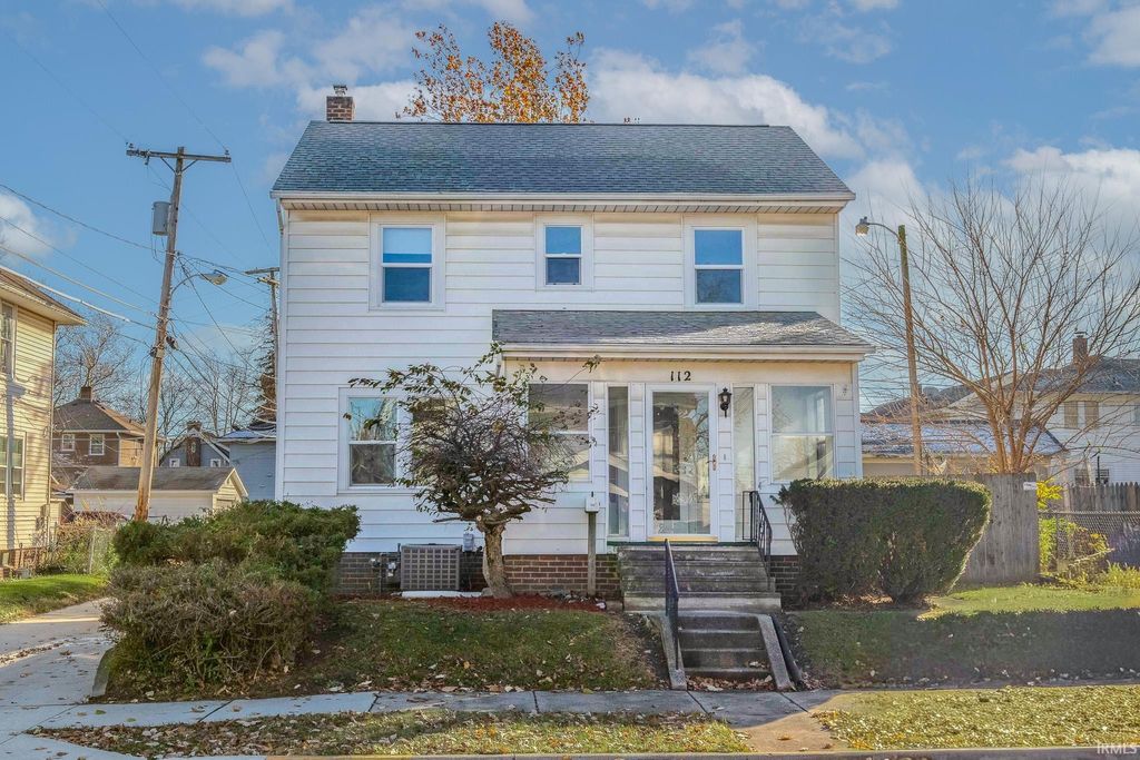 Photo of 112 Lexington Court, Fort Wayne, IN 46806 (MLS # 202545946)