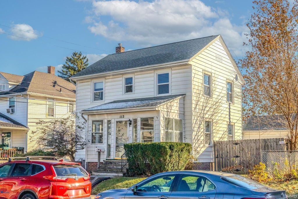 Photo of 112 Lexington Court, Fort Wayne, IN 46806 (MLS # 202545946)