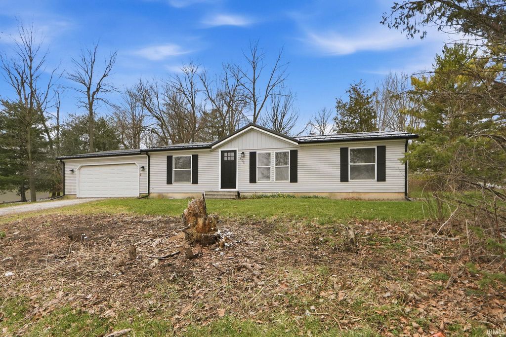 Photo of 401 S 5th Street, Albion, IN 46701 (MLS # 202609215)