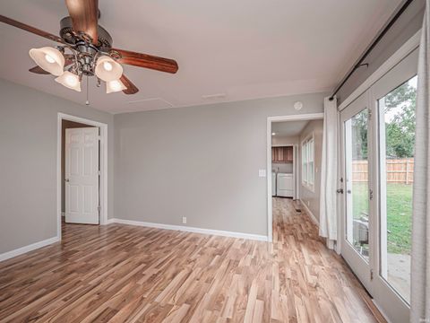 Tiny photo for 922 Forest Glen Drive, Evansville, IN 47712 (MLS # 202536113)