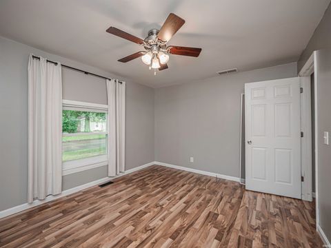 Tiny photo for 922 Forest Glen Drive, Evansville, IN 47712 (MLS # 202536113)