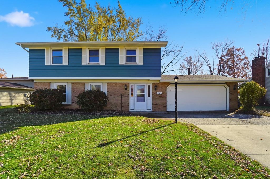 Photo of 7312 Antebellum Boulevard, Fort Wayne, IN 46815 (MLS # 202546242)