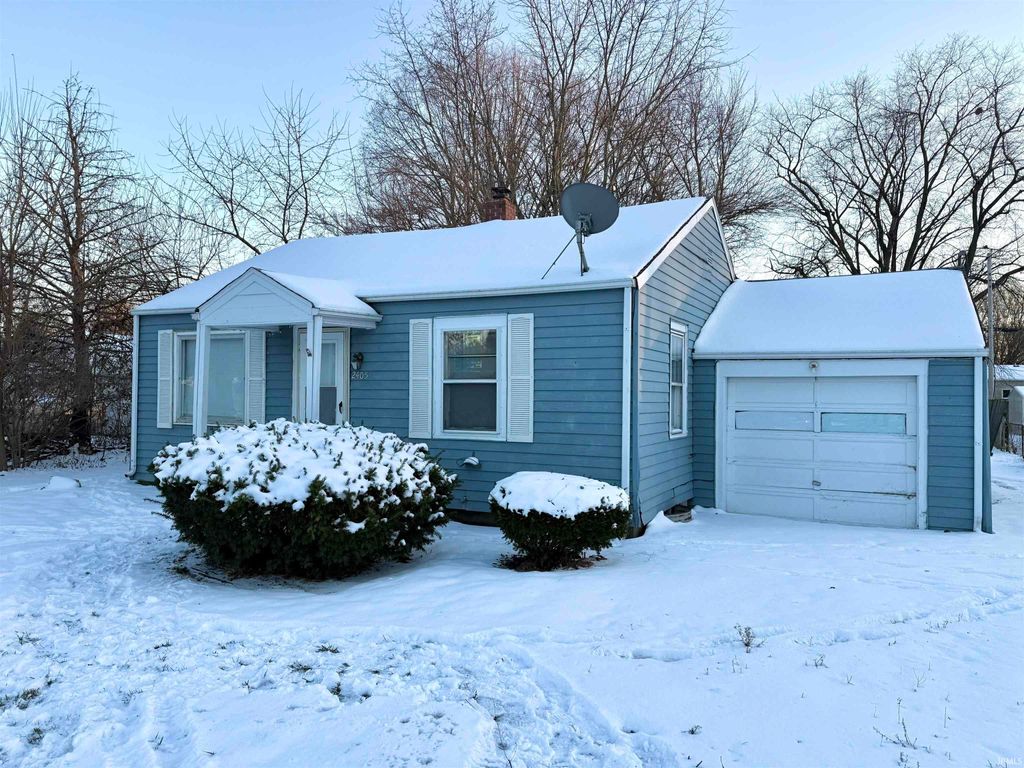 Photo of 2405 E 3Rd Street, Anderson, IN 46012 (MLS # 202548611)