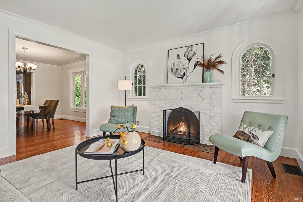 Photo of 729 S Twyckenham Drive, South Bend, IN 46615 (MLS # 202634895)