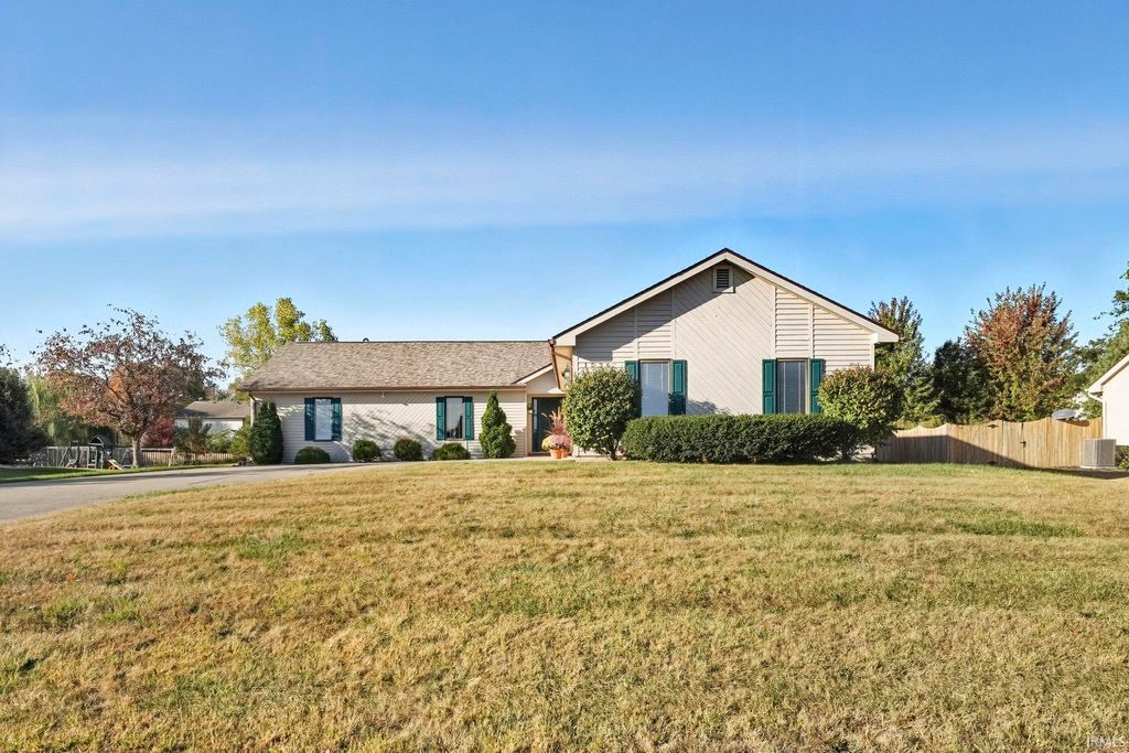 Photo of 1536 Timberlake Trail, Fort Wayne, IN 46804 (MLS # 202541732)