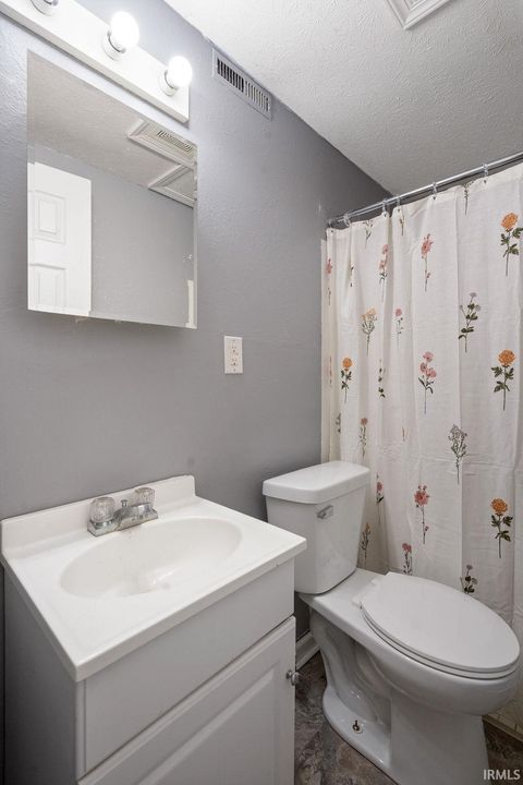 Tiny photo for 2000 TAM-O-SHANTER Lane, Kokomo, IN 46902 (MLS # 202547236)