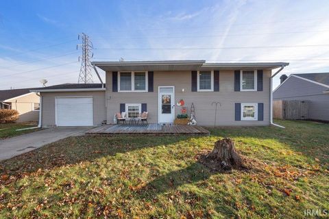 Tiny photo for 2000 TAM-O-SHANTER Lane, Kokomo, IN 46902 (MLS # 202547236)