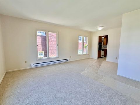 Tiny photo for 721 W Oakdale Drive, Fort Wayne, IN 46807 (MLS # 202612067)