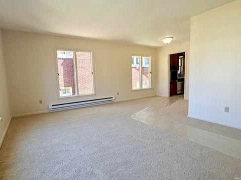 Tiny photo for 721 W Oakdale Drive, Fort Wayne, IN 46807 (MLS # 202612067)