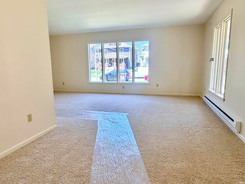 Tiny photo for 721 W Oakdale Drive, Fort Wayne, IN 46807 (MLS # 202612067)