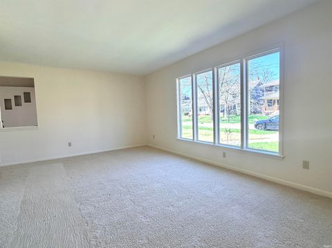 Tiny photo for 721 W Oakdale Drive, Fort Wayne, IN 46807 (MLS # 202612067)