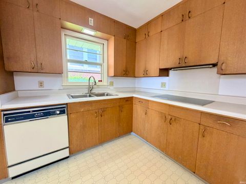 Tiny photo for 721 W Oakdale Drive, Fort Wayne, IN 46807 (MLS # 202612067)