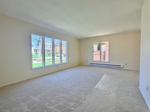 Tiny photo for 721 W Oakdale Drive, Fort Wayne, IN 46807 (MLS # 202612067)