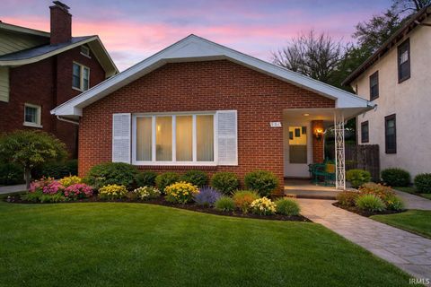 Photo of 721 W Oakdale Drive, Fort Wayne, IN 46807 (MLS # 202612067)