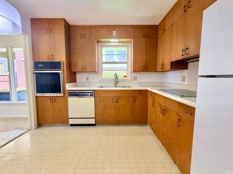 Tiny photo for 721 W Oakdale Drive, Fort Wayne, IN 46807 (MLS # 202612067)