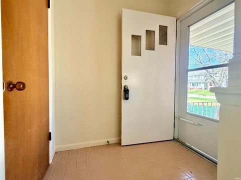 Tiny photo for 721 W Oakdale Drive, Fort Wayne, IN 46807 (MLS # 202612067)