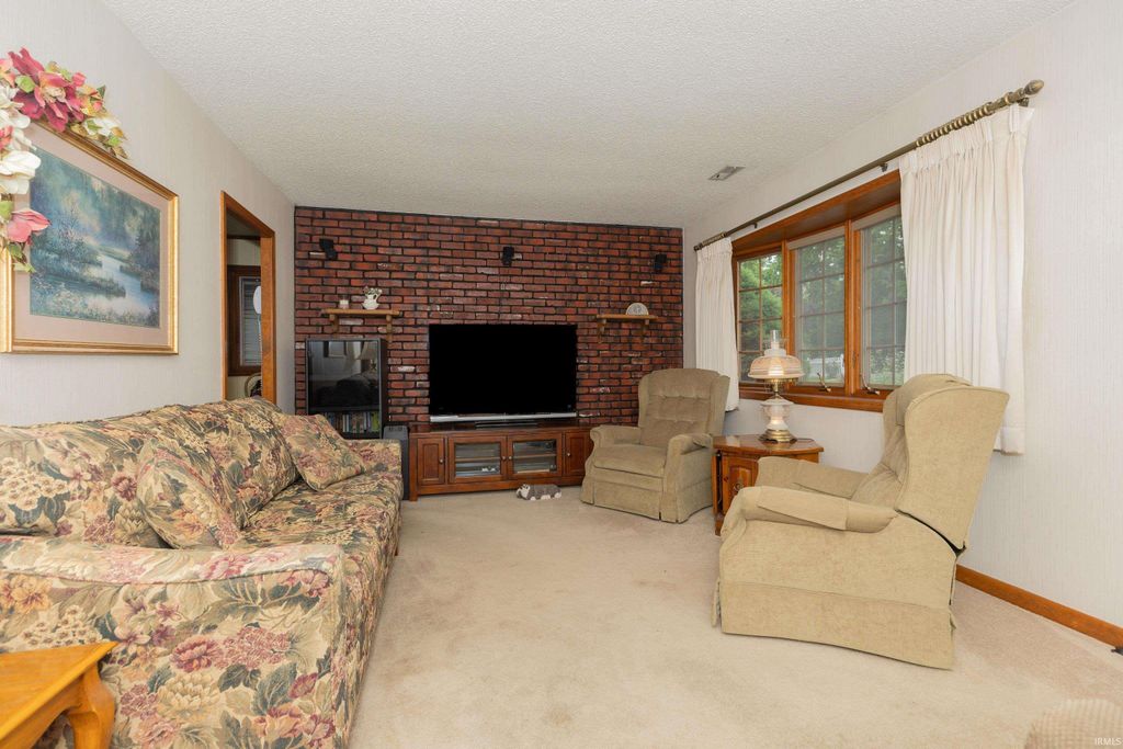 Photo of 3600 Baker Avenue, Evansville, IN 47710 (MLS # 202619705)