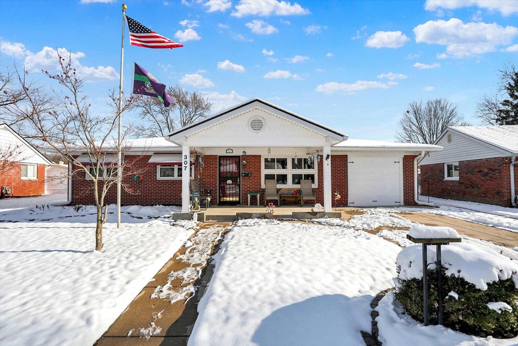 Photo of 307 Winfield Street, Greenfield, IN 46140 (MLS # 202548170)