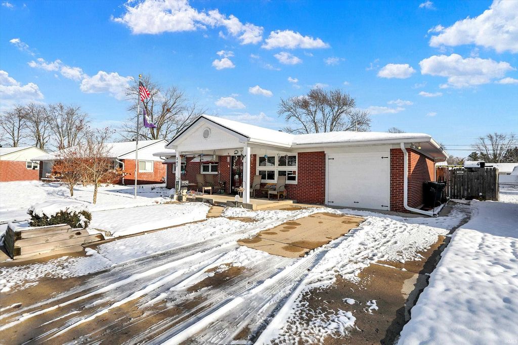 Photo of 307 Winfield Street, Greenfield, IN 46140 (MLS # 202548170)