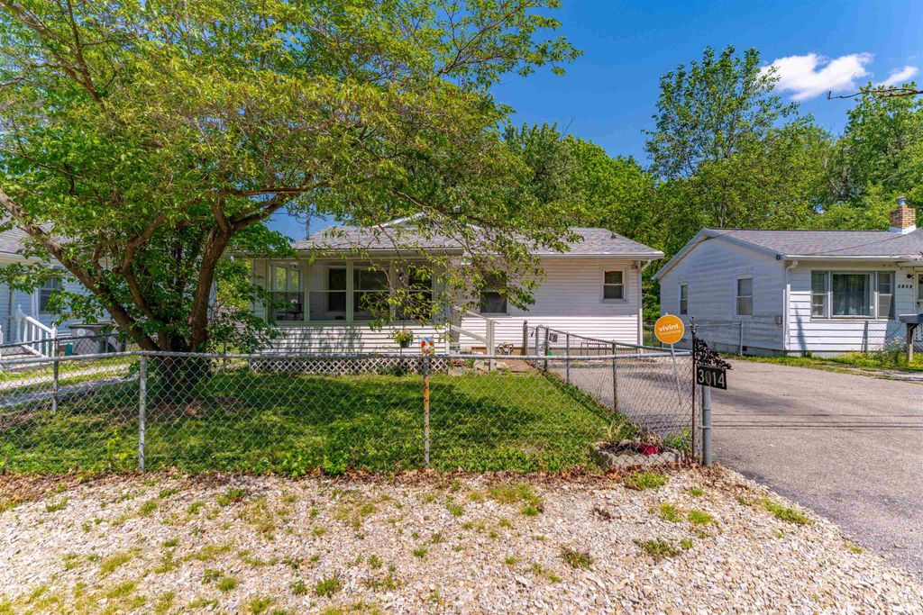 Photo of 3014 Sweetser Avenue, Evansville, IN 47714 (MLS # 202614773)