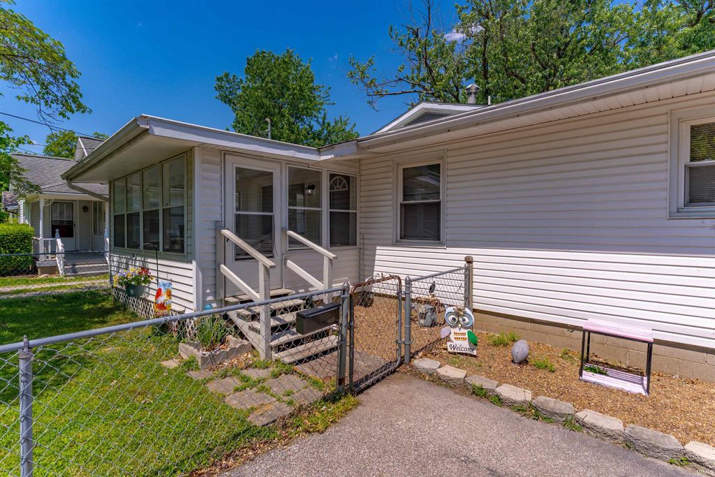 Photo of 3014 Sweetser Avenue, Evansville, IN 47714 (MLS # 202614773)