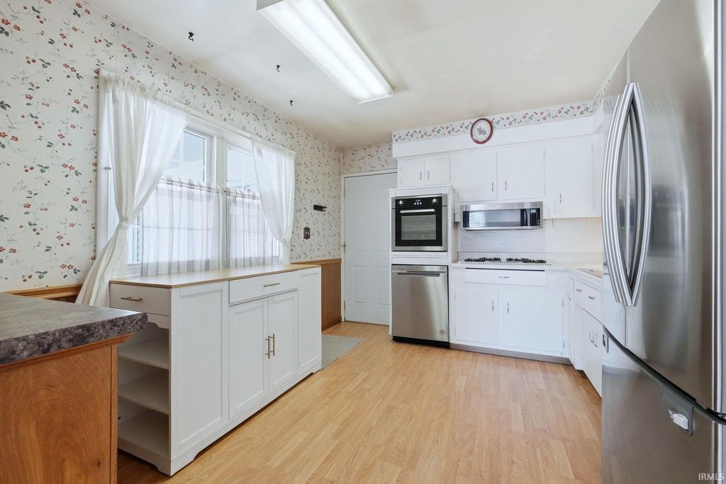 Photo of 2521 Bolton Drive, Fort Wayne, IN 46805 (MLS # 202607445)