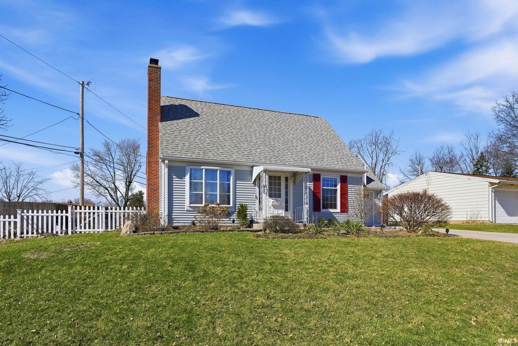 Photo of 2521 Bolton Drive, Fort Wayne, IN 46805 (MLS # 202607445)