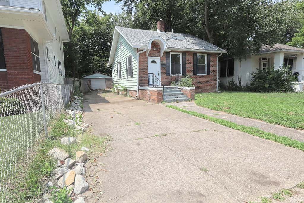 Photo of 1609 S Morton Avenue, Evansville, IN 47713 (MLS # 202632668)