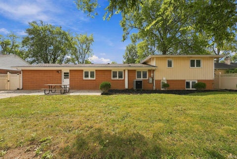 Tiny photo for 2304 W Cambridge Drive, Muncie, IN 47304 (MLS # 202638862)