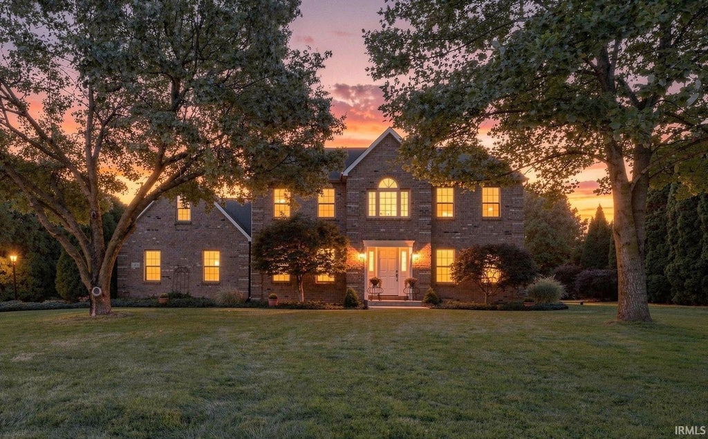 Photo of 1124 Essex Drive, Auburn, IN 46706 (MLS # 202639250)