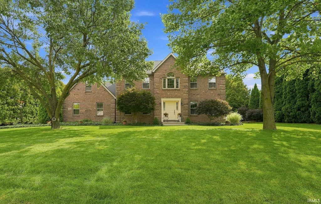 Photo of 1124 Essex Drive, Auburn, IN 46706 (MLS # 202639250)
