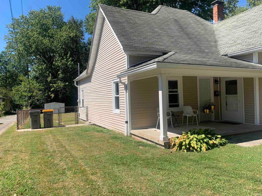 Photo of 915 N Jackson Street, Bloomington, IN 47404 (MLS # 202635166)
