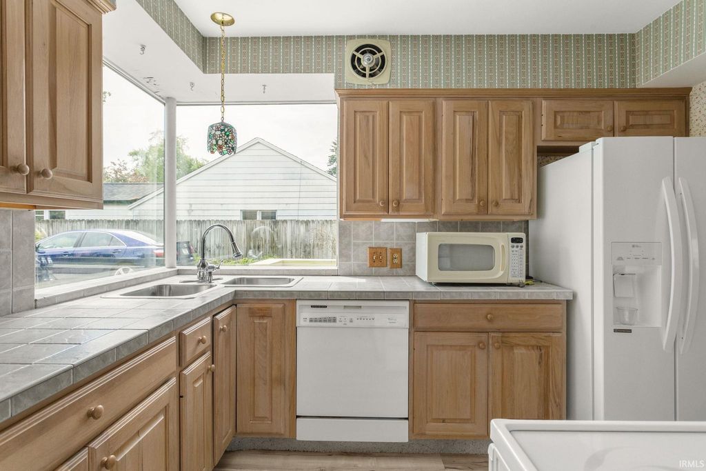 Photo of 156 St. Clair Avenue, Elkhart, IN 46516 (MLS # 202617976)