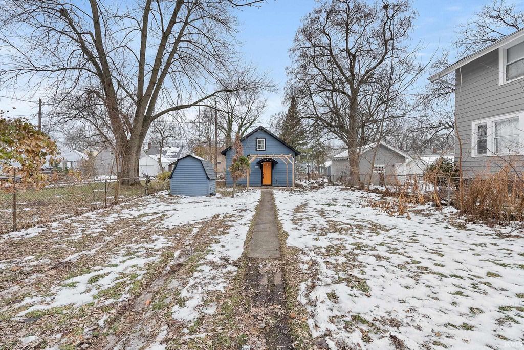 Photo of 3802 Fairfield Avenue, Fort Wayne, IN 46807 (MLS # 202549257)