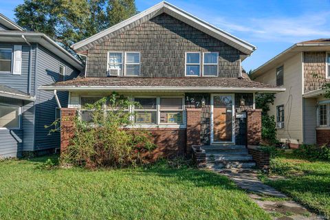 Photo of 127 E Victoria Street, South Bend, IN 46613 (MLS # 202540929)