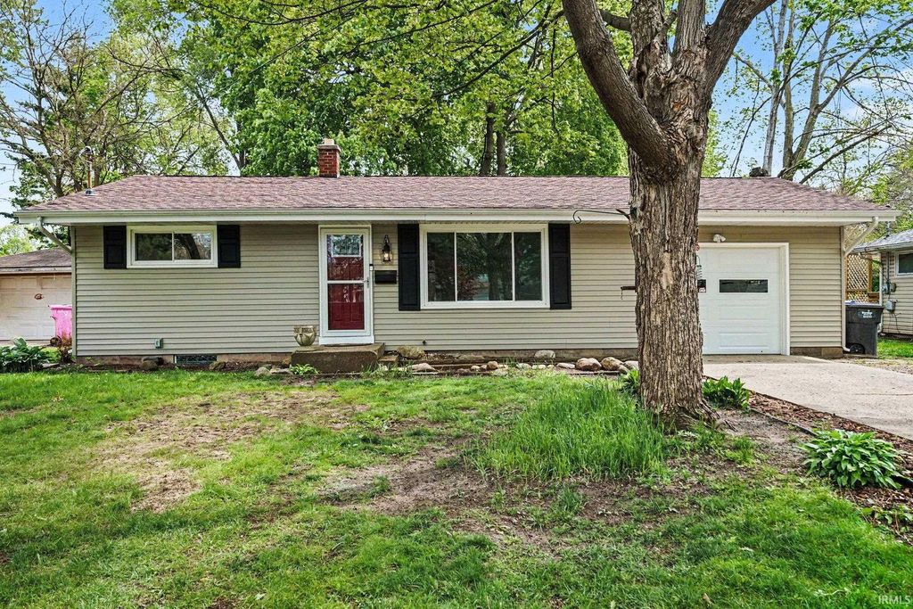 Photo of 1605 Erwin Street, Elkhart, IN 46514 (MLS # 202616872)