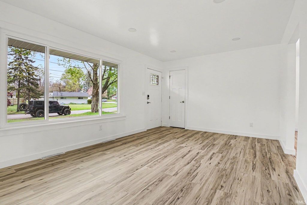Photo of 1605 Erwin Street, Elkhart, IN 46514 (MLS # 202616872)