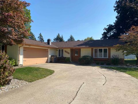 Photo of 1307 Oriole Drive, Warsaw, IN 46580 (MLS # 202538009)