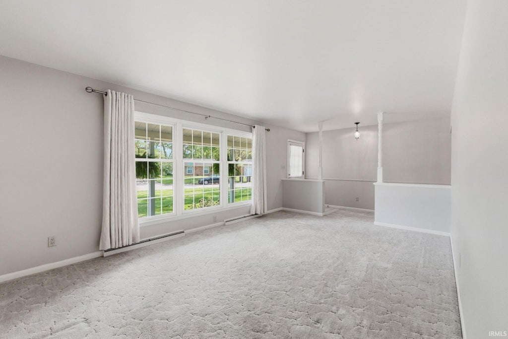 Photo of 2811 Trent Drive, Fort Wayne, IN 46815 (MLS # 202638585)