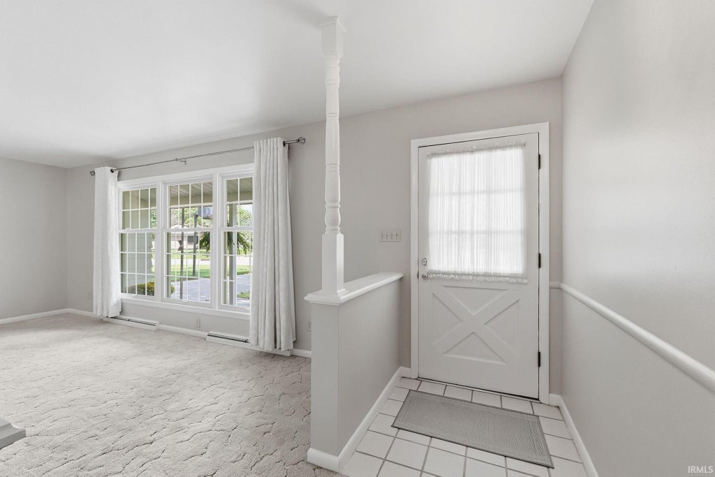 Photo of 2811 Trent Drive, Fort Wayne, IN 46815 (MLS # 202638585)