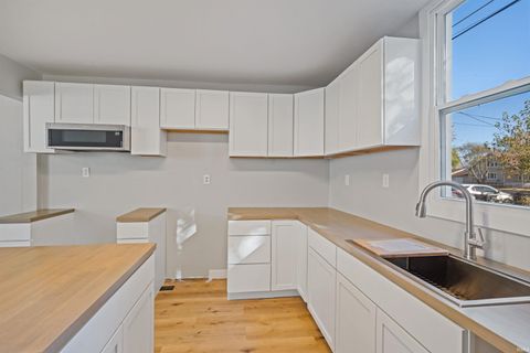 Tiny photo for 1441 E Monroe Street, Kokomo, IN 46901 (MLS # 202542724)